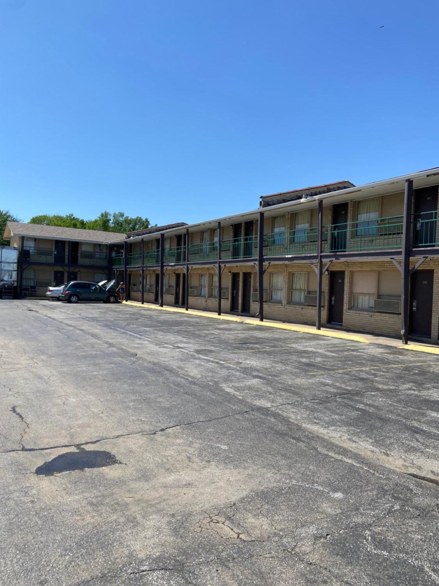 Glenstone Place Extended Stay Motel Спрингфийлд Екстериор снимка