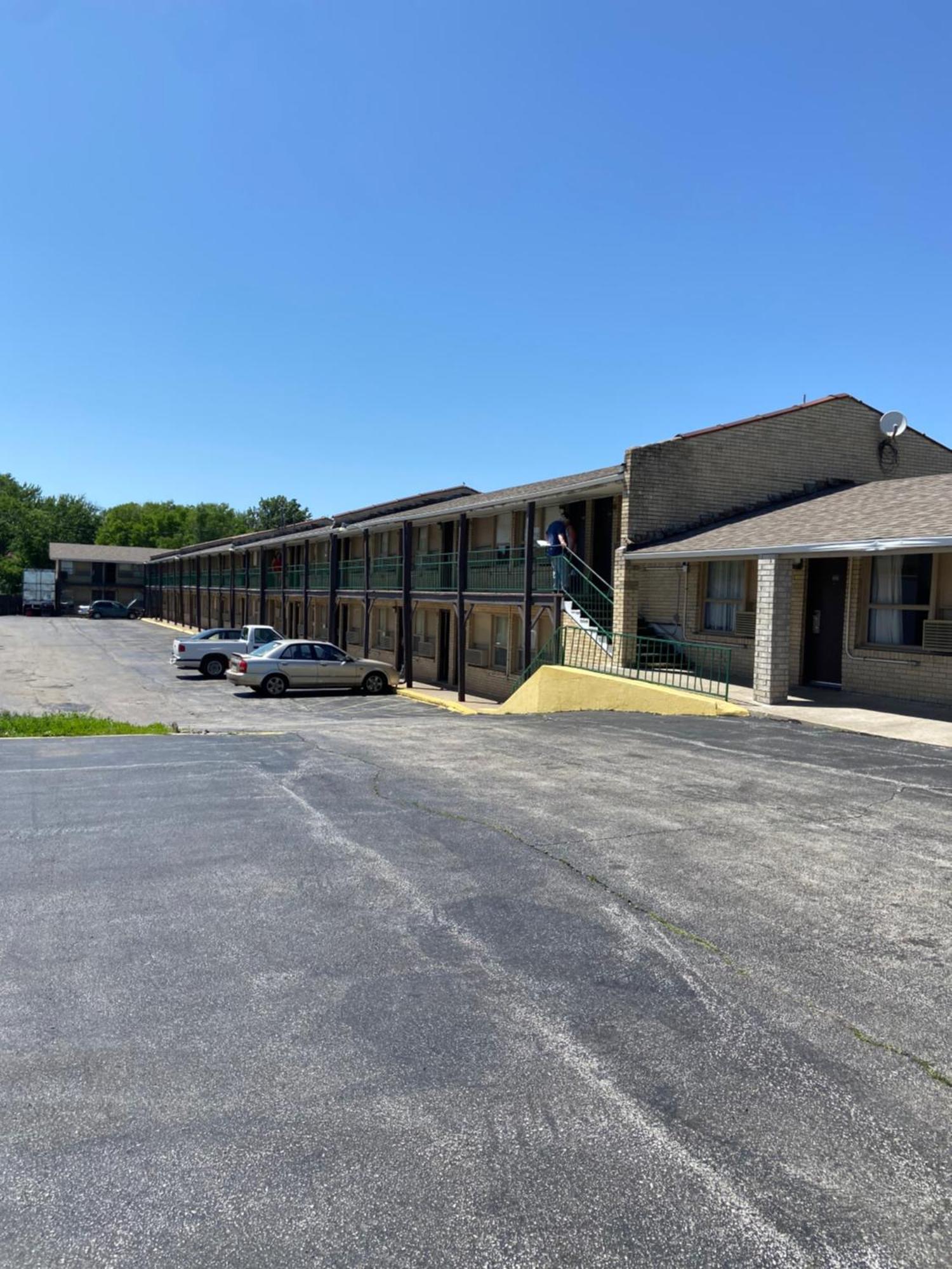 Glenstone Place Extended Stay Motel Спрингфийлд Екстериор снимка